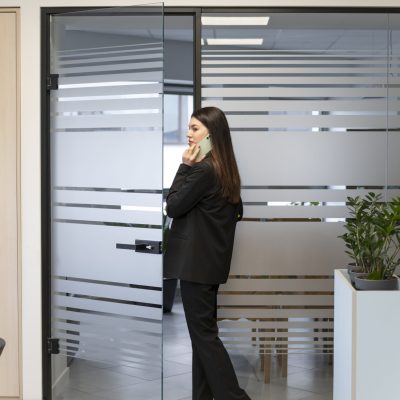 empowered-business-woman-office